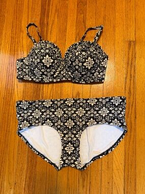 Boden - Black and White Bikini Set. Bottoms - sz 8, Top - sz 36B.